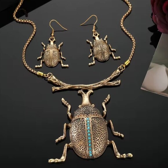 Vintage Beetle Jewelry Set – Necklace & Matching Earrings - Picture 3 of 9